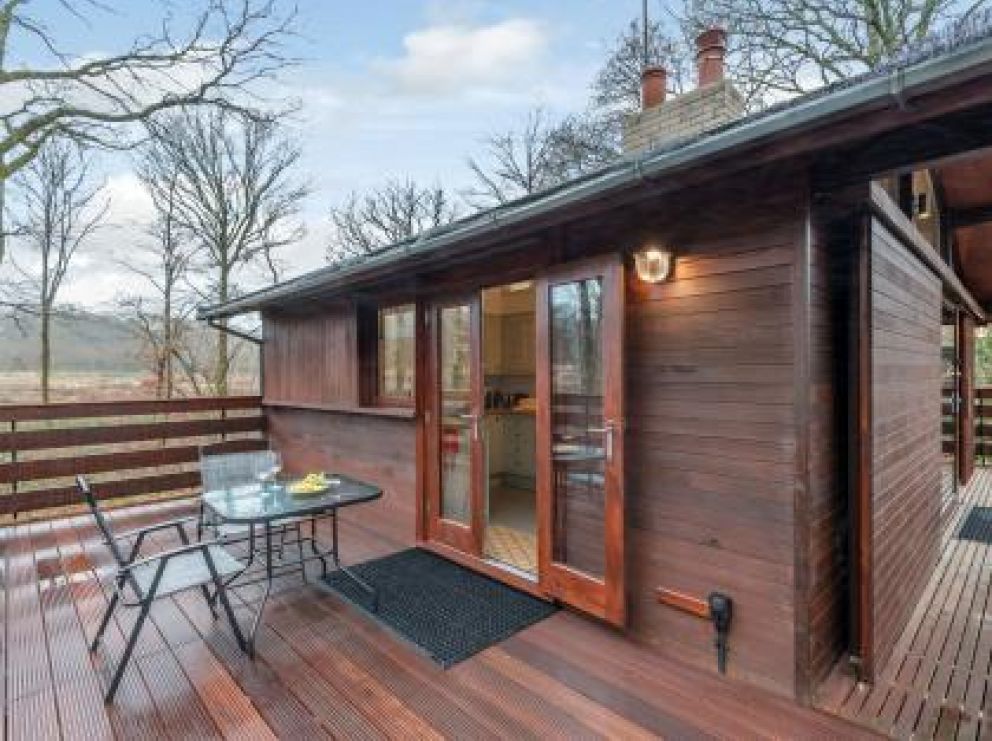 Riverside Lodge in Beaulieu for rent - pet friendly with wood burner in the New Forest