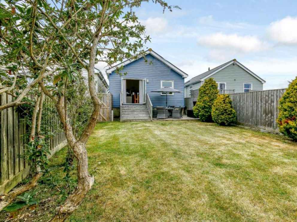 Seaside Lodge in Cowes - for rent close to the sea