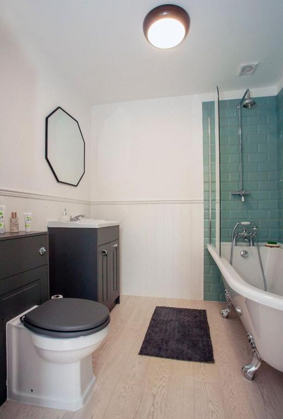 The Grooms Quarters, Kent - for rent with hot tub and swimming pool