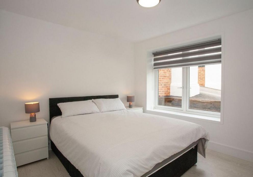 The Grooms Quarters, Kent - for rent with hot tub and swimming pool