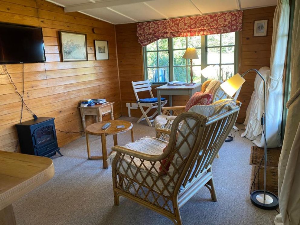 The Lodge On The Marsh, Brading, Isle of Wight - bed & breakfast over looking RSPB Brading Marshes Nature Reserve, close to the beach