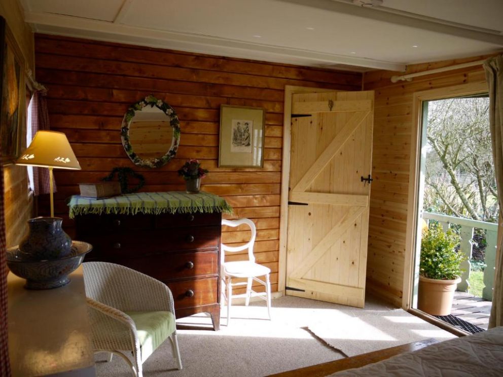 The Lodge On The Marsh, Brading, Isle of Wight - bed & breakfast over looking RSPB Brading Marshes Nature Reserve, close to the beach