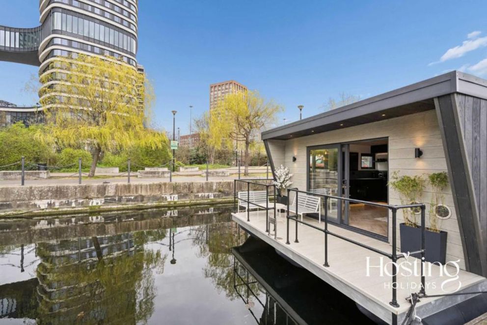 The Nautilus - Luxury 2-Bed Floating Home