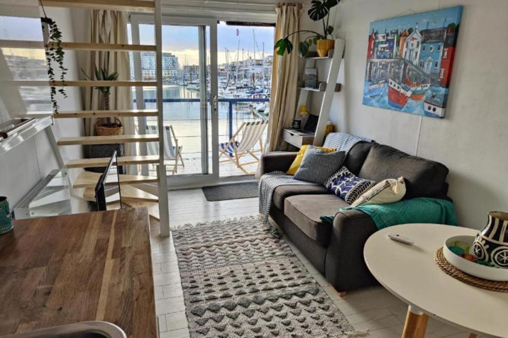 Tiny float home Brighton