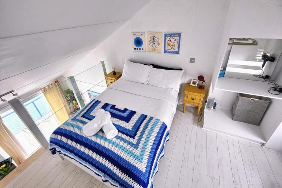 Tiny float home Brighton