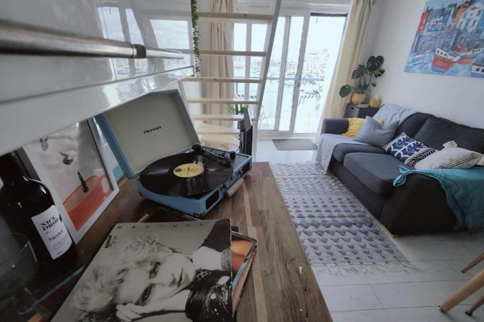 Tiny float home Brighton