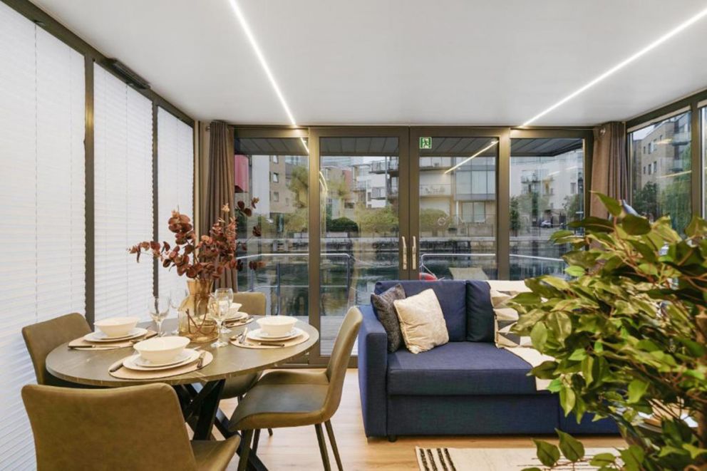 Unique Water Lodge in London - Roof Terrace
