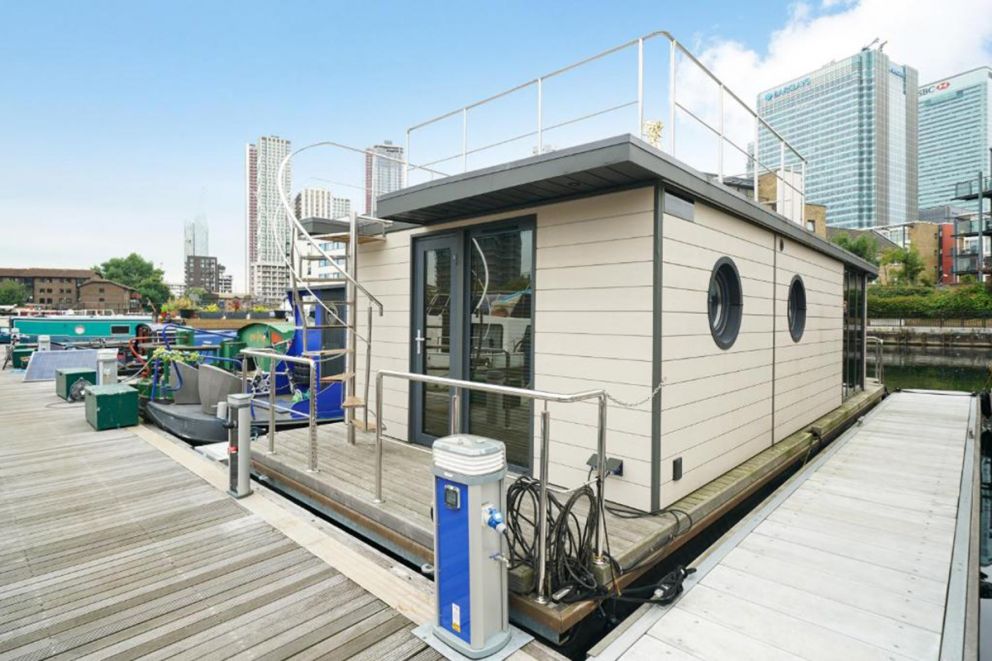 Unique Water Lodge in London - Roof Terrace