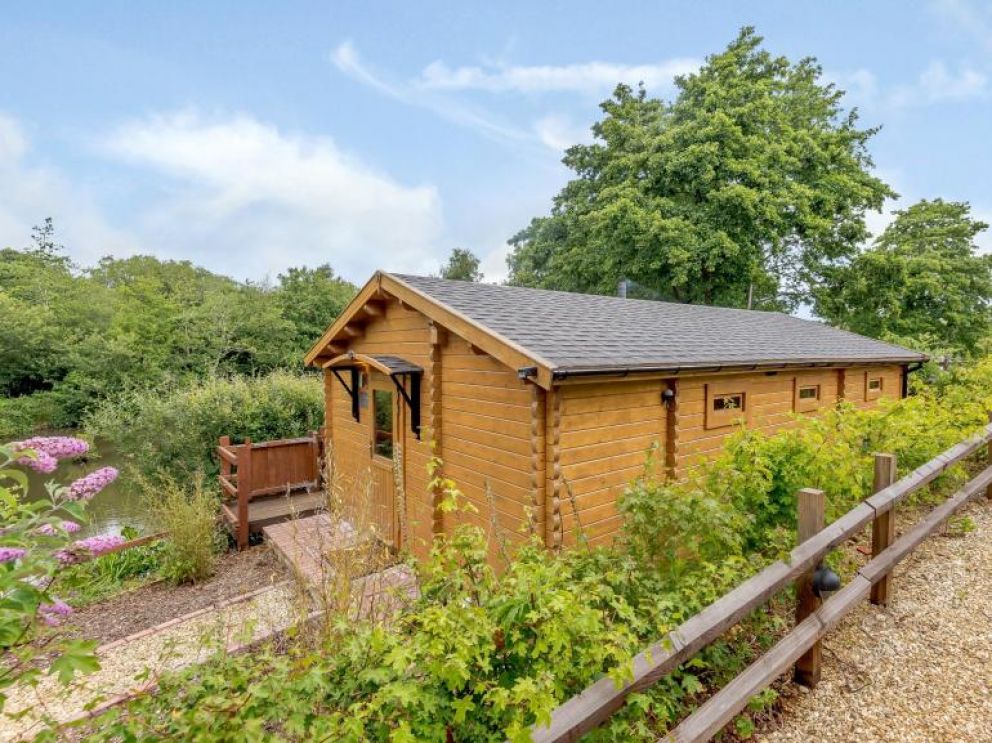 Willow Pond Lodge in Sandown - for rent, pet friendly, close to the sea