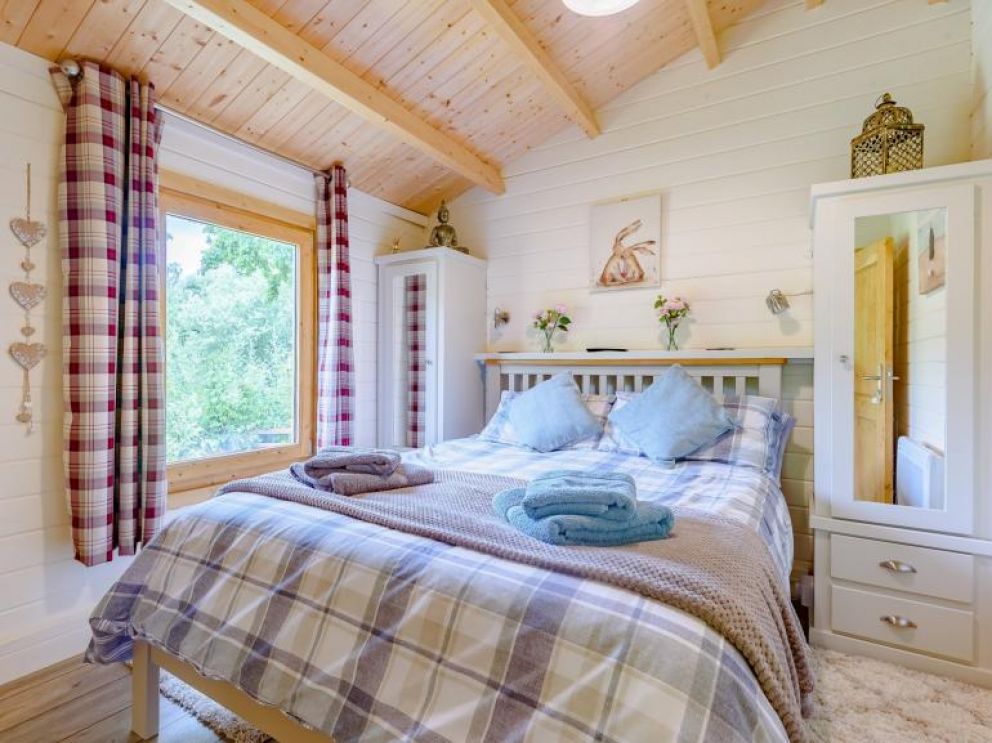 Willow Pond Lodge in Sandown - for rent, pet friendly, close to the sea