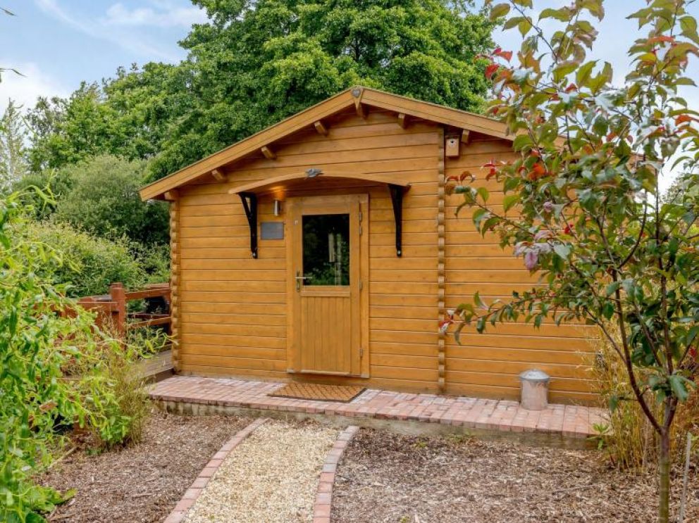 Willow Pond Lodge in Sandown - for rent, pet friendly, close to the sea