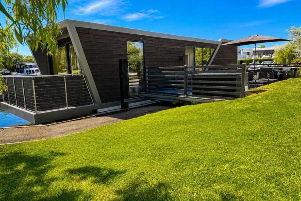 Escape to Willow Wharf