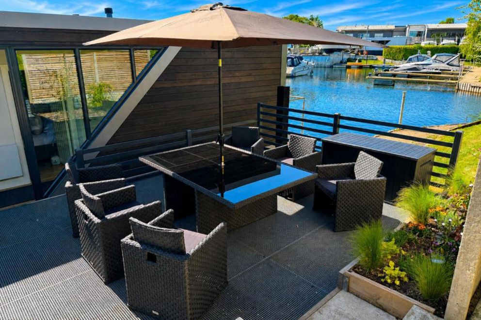 Escape to Willow Wharf