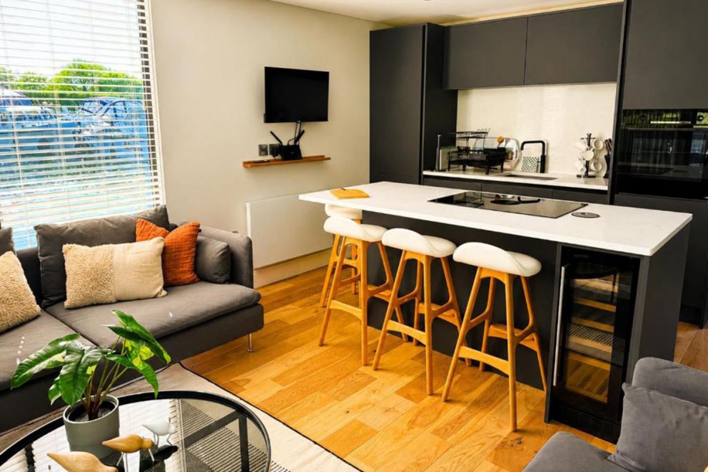 Escape to Willow Wharf