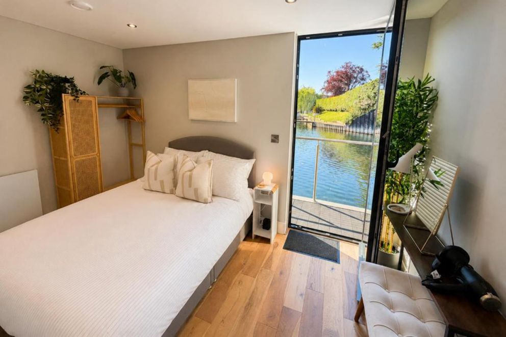 Escape to Willow Wharf 