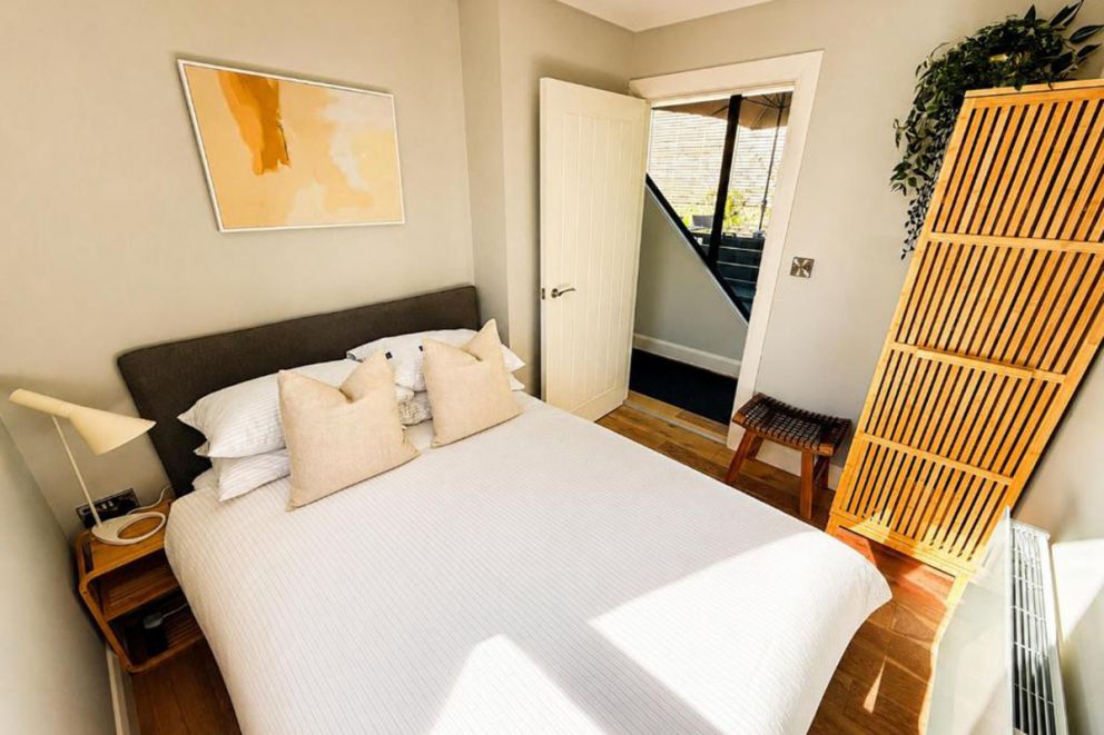 Escape to Willow Wharf