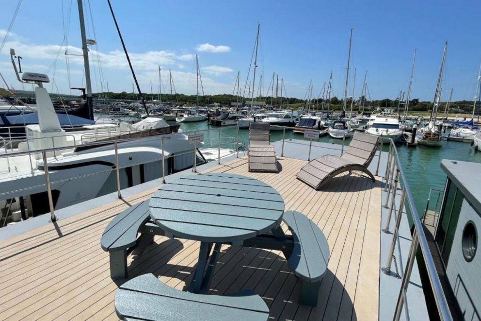 Yarmouth Waterlodge Floating Apartments 2