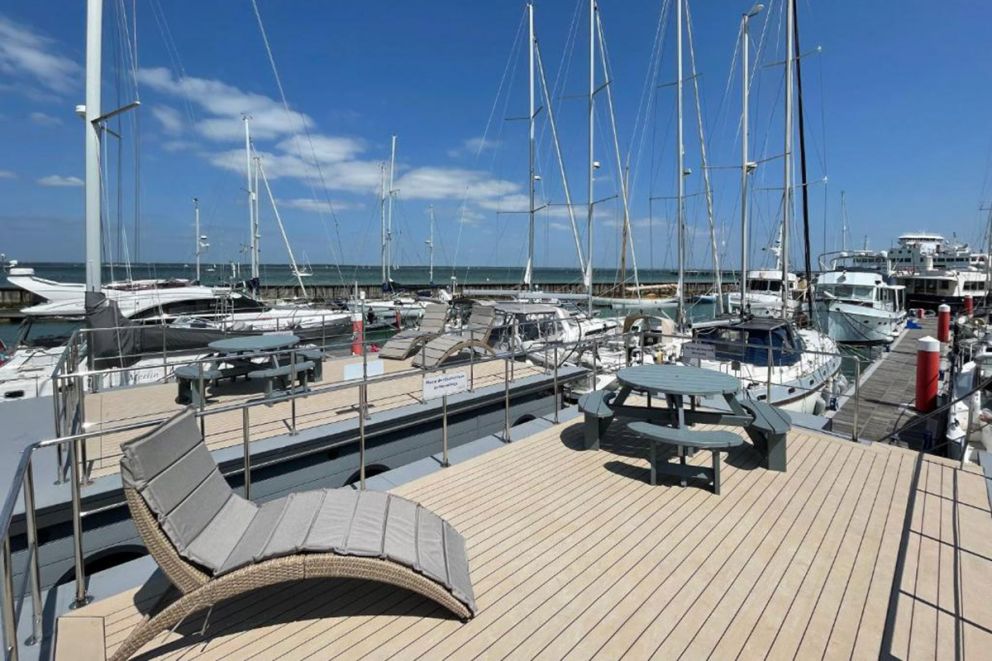 Yarmouth Waterlodge Floating Apartments 2