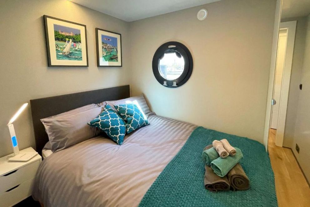 Yarmouth Waterlodge Floating Apartments 2