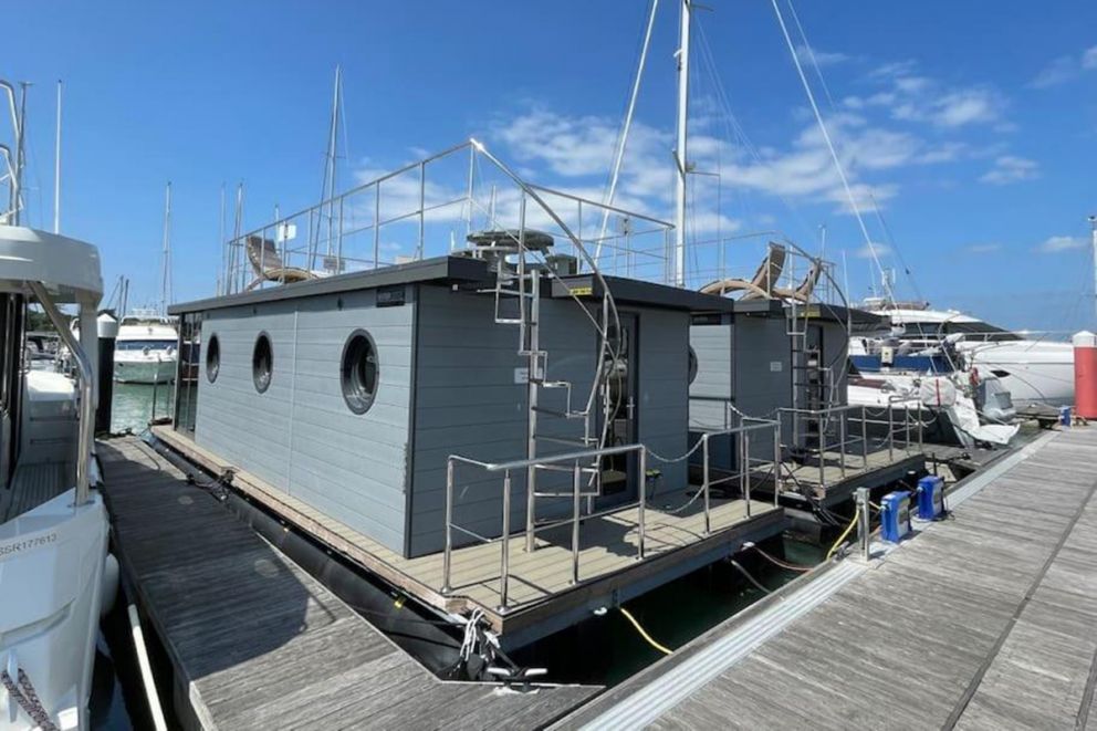 Yarmouth Waterlodge Floating Apartments 2