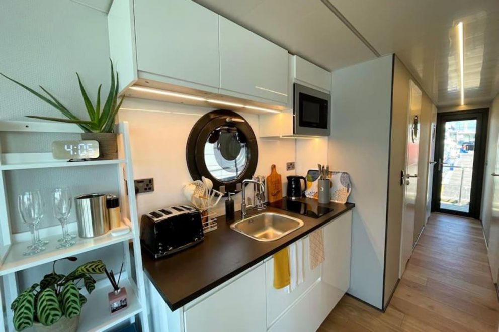Yarmouth Waterlodge Floating Apartments 2