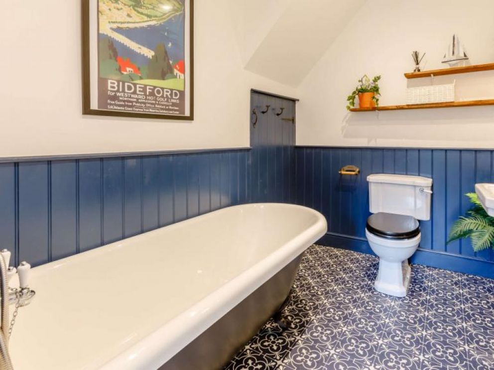 4 Dogs Welcome Riverside Lodge in Bideford - for rent overlooking the River Torridge