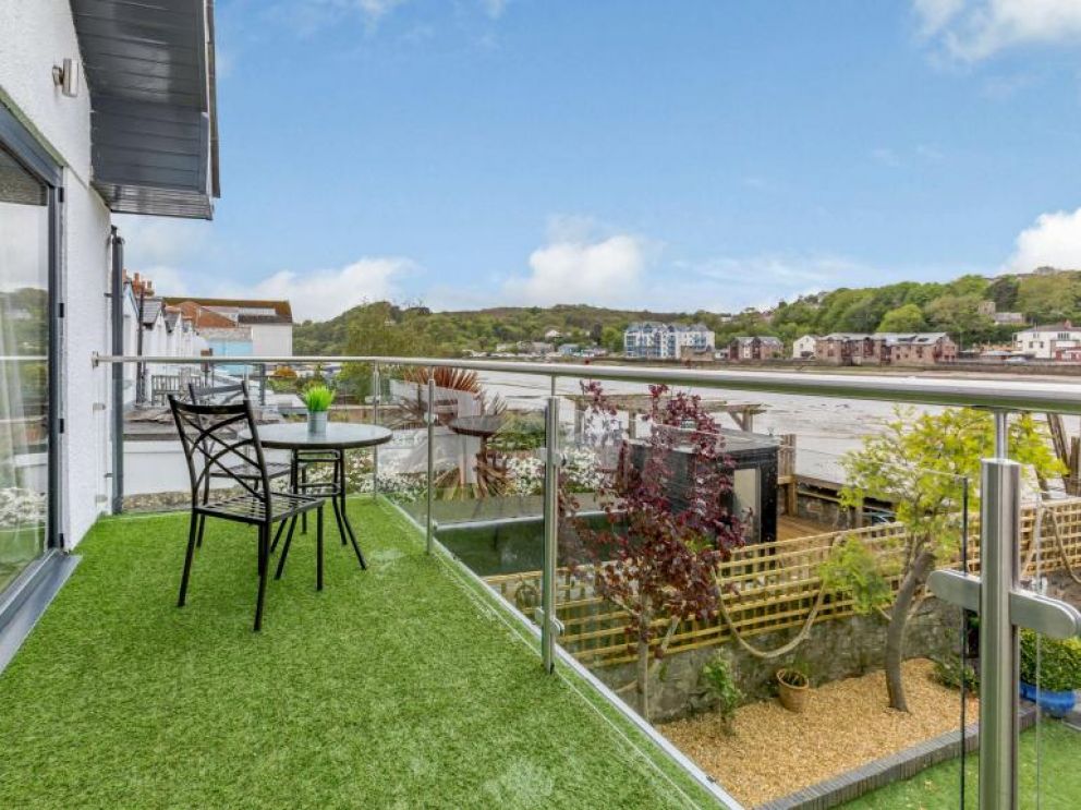 4 Dogs Welcome Riverside Lodge in Bideford - for rent overlooking the River Torridge