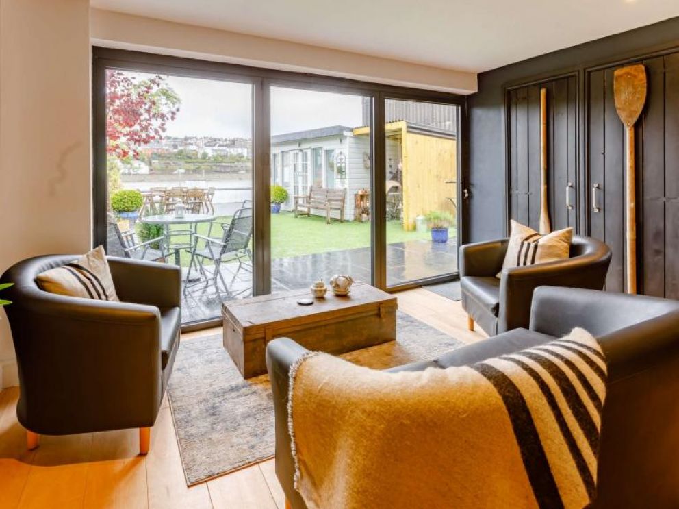 4 Dogs Welcome Riverside Lodge in Bideford - for rent overlooking the River Torridge