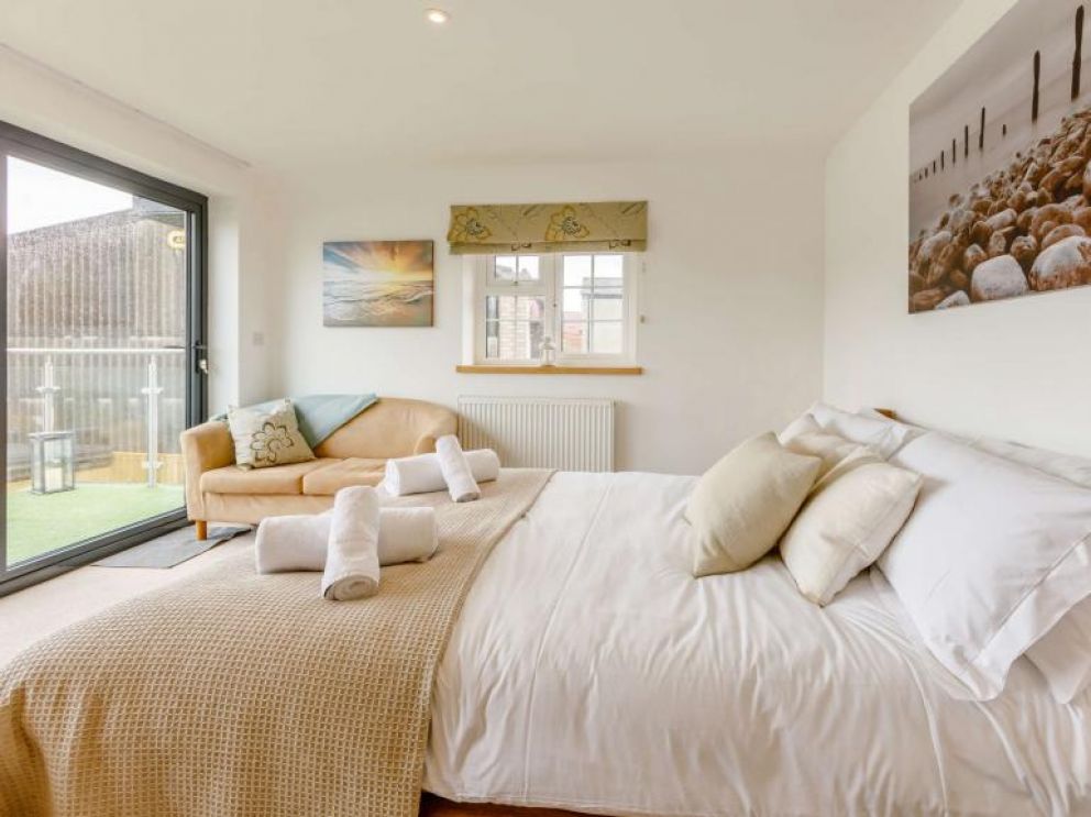 4 Dogs Welcome Riverside Lodge in Bideford - for rent overlooking the River Torridge