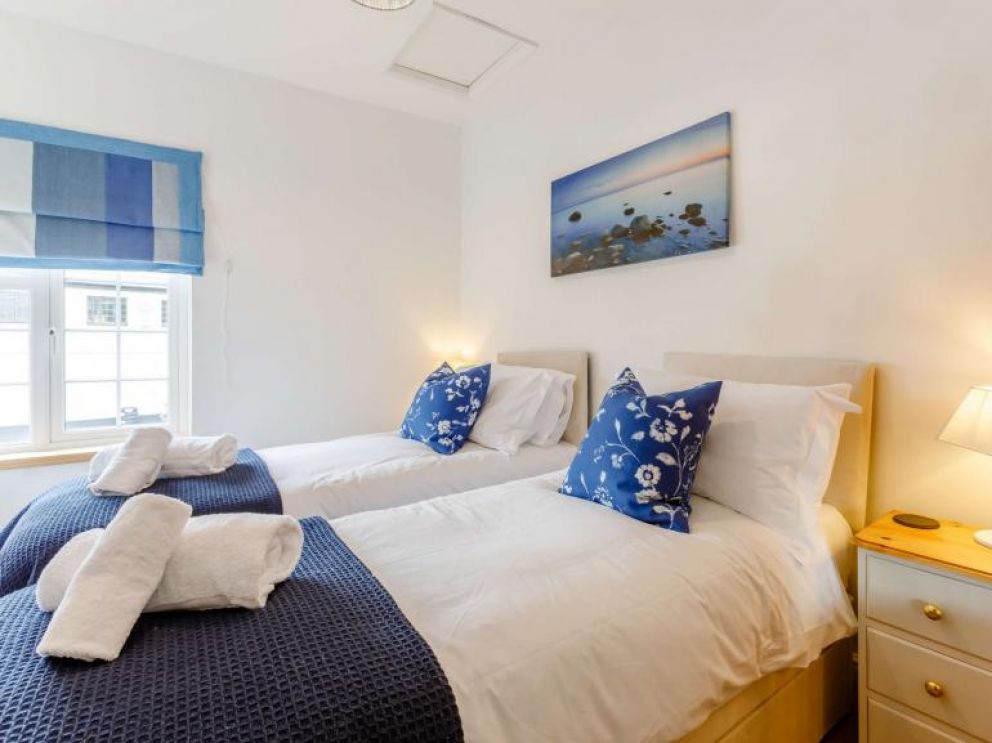 4 Dogs Welcome Riverside Lodge in Bideford - for rent overlooking the River Torridge