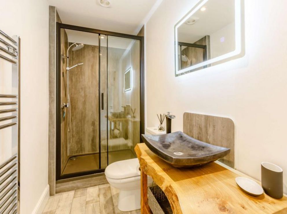 4 Dogs Welcome Riverside Lodge in Bideford - for rent overlooking the River Torridge