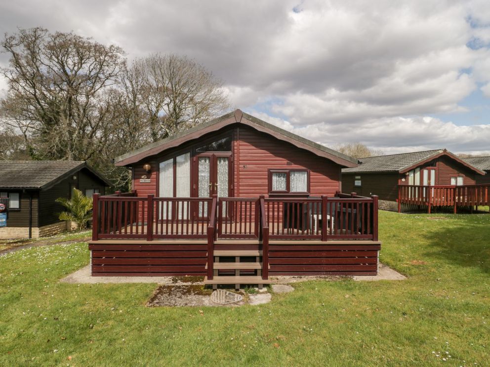 52 Glenside at Hoburne Naish in Hampshire - for rent on holiday park with indoor & outdoor swimming pools