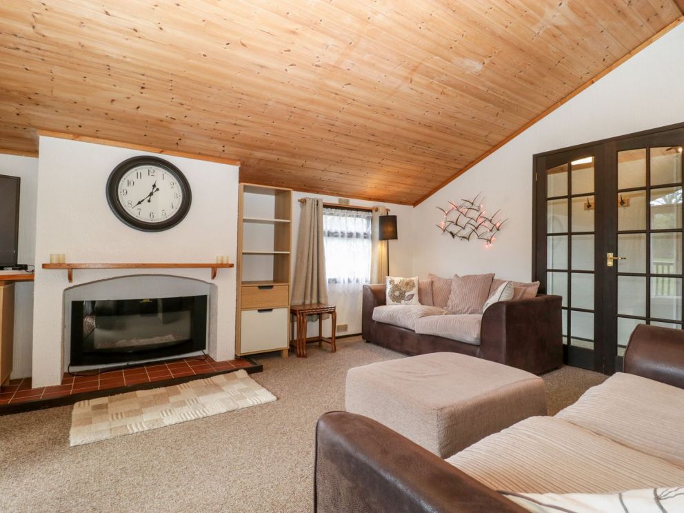 52 Glenside at Hoburne Naish in Hampshire - for rent on holiday park with indoor & outdoor swimming pools