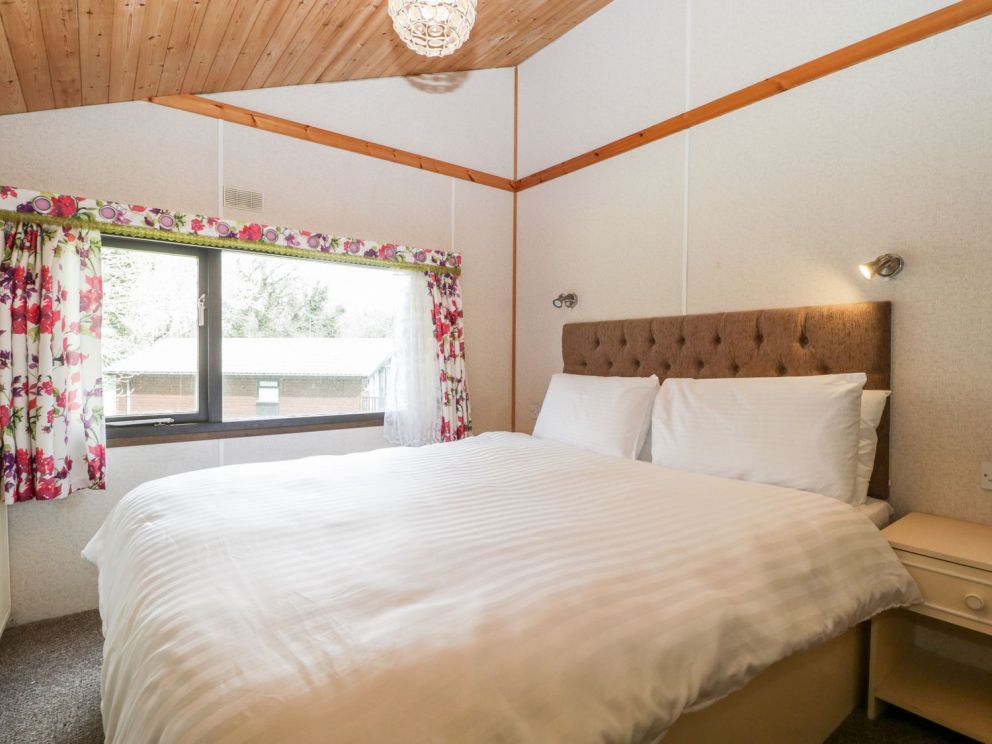 52 Glenside at Hoburne Naish in Hampshire - for rent on holiday park with indoor & outdoor swimming pools