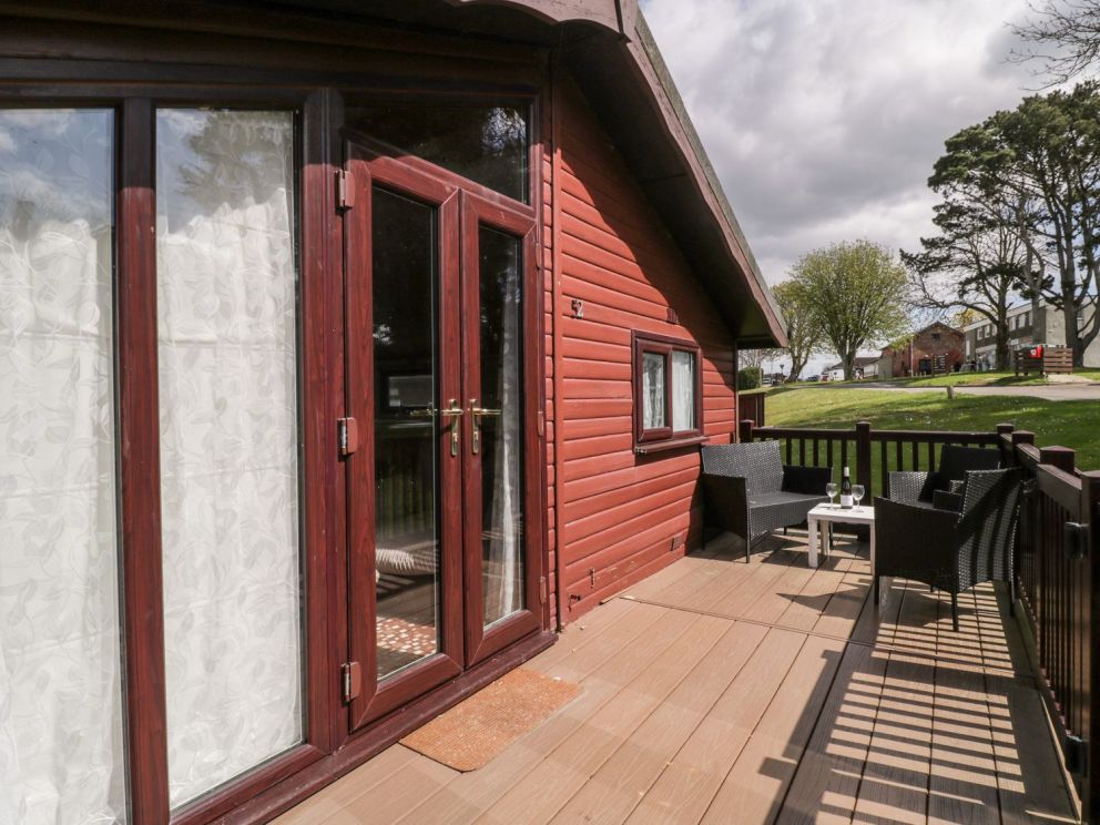 52 Glenside at Hoburne Naish in Hampshire - for rent on holiday park with indoor & outdoor swimming pools