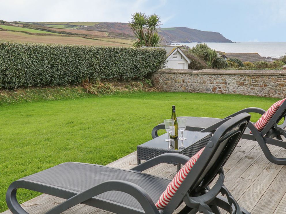 Atlantic Reach Cornwall just 50m from the beach