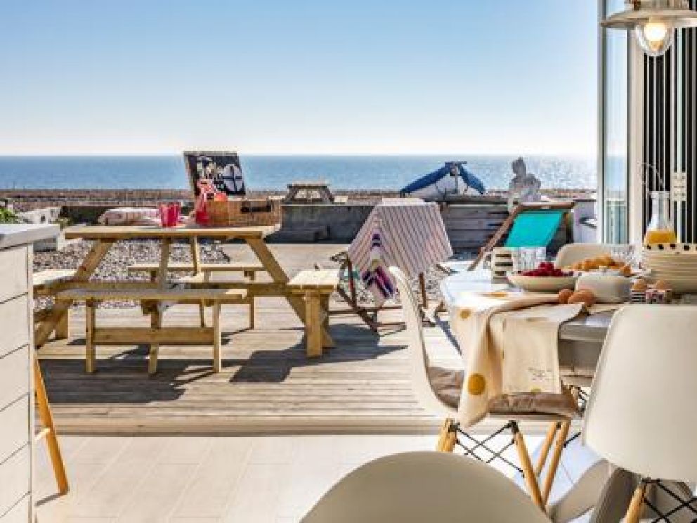 Beach Retreat Lodge at Pevensey Bay - pet friendly for rent close to the sea