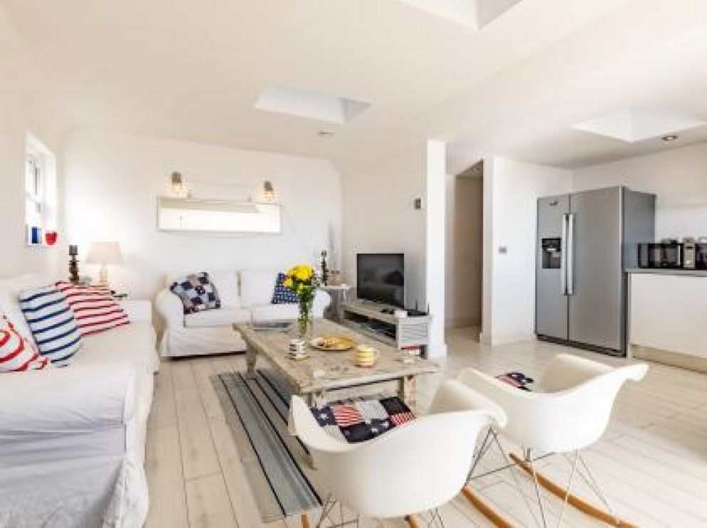 Beach Retreat Lodge at Pevensey Bay - pet friendly for rent close to the sea