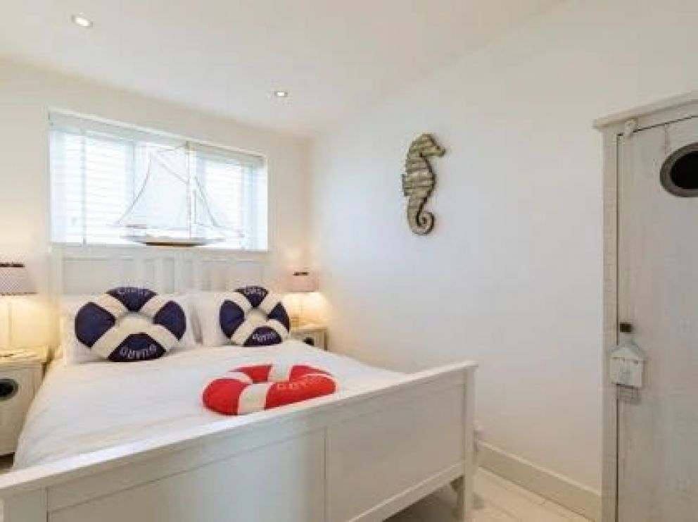 Beach Retreat Lodge at Pevensey Bay - pet friendly for rent close to the sea