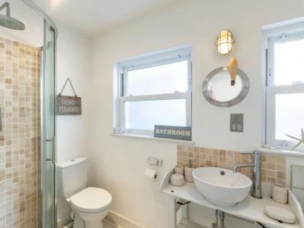 Beach Retreat Lodge at Pevensey Bay - pet friendly for rent close to the sea