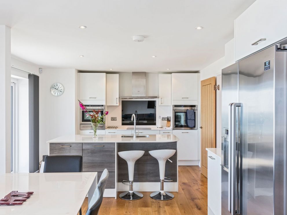 Boscarne Cornwall holiday let sleeping 10 with sea view