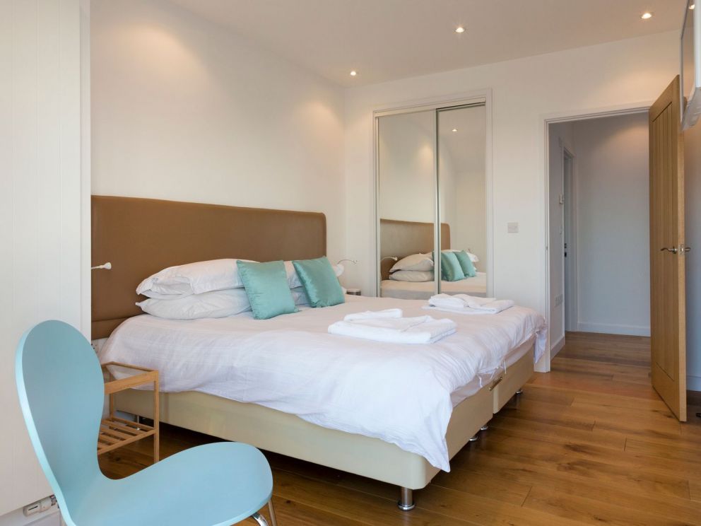 Boscarne Cornwall holiday let sleeping 10 with sea view