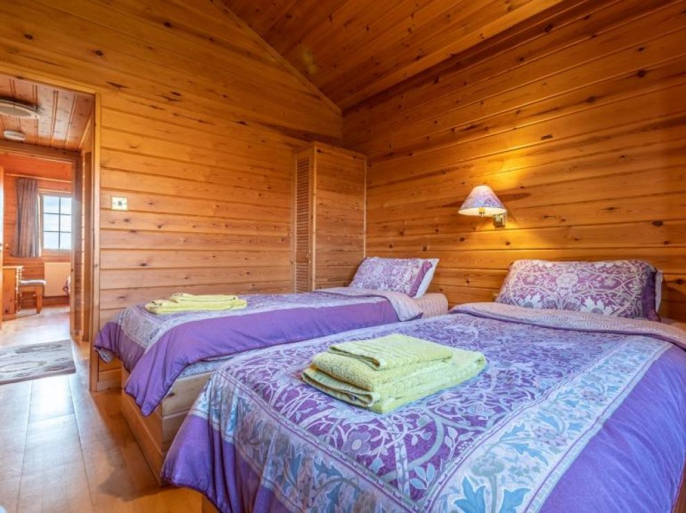 Cabins at Clovelly Lakes - lakeside lodges for rent. Good sized bedrooms