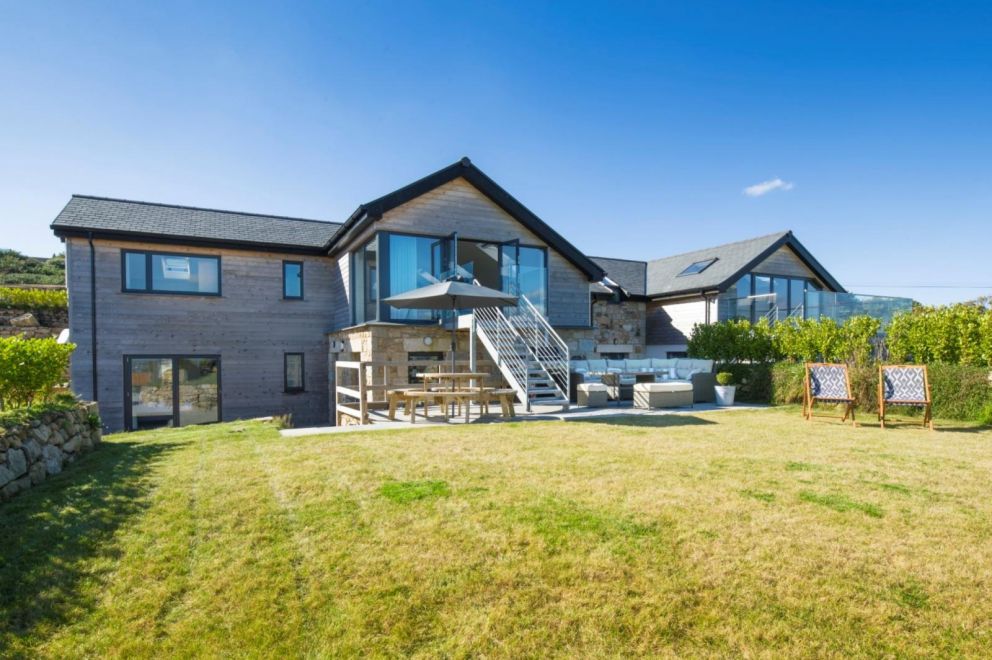 Self catering cottage with sea views in Cornwall