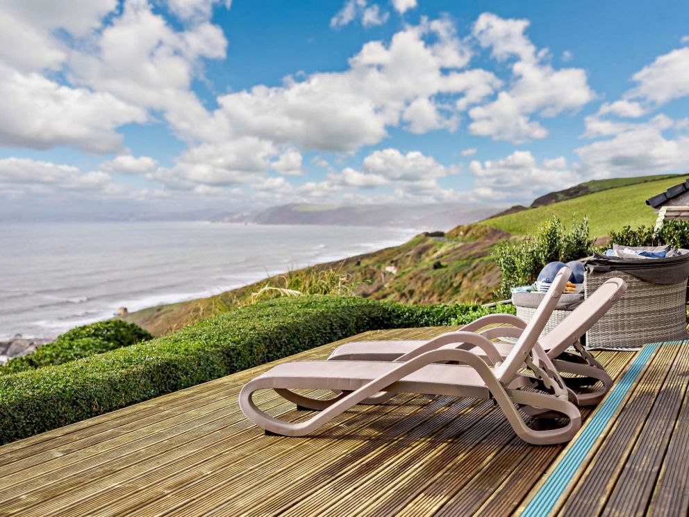 Cornish Cliff Top Cabin, Whitsand Bay, Cornwall - with hot tub, sea views and close to the beach