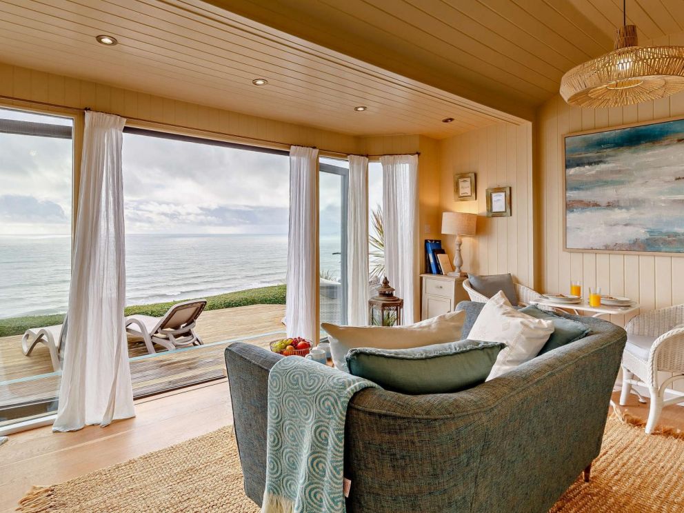 Cornish Cliff Top Cabin, Whitsand Bay, Cornwall - with hot tub, sea views and close to the beach