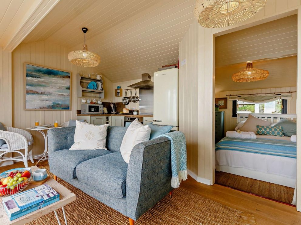 Cornish Cliff Top Cabin, Whitsand Bay, Cornwall - with hot tub, sea views and close to the beach