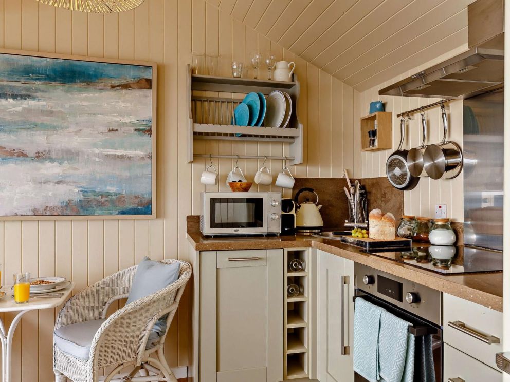 Cornish Cliff Top Cabin, Whitsand Bay, Cornwall - with hot tub, sea views and close to the beach