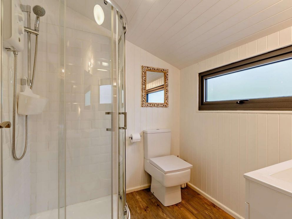 Cornish Cliff Top Cabin, Whitsand Bay, Cornwall - with hot tub, sea views and close to the beach