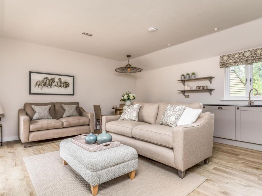 Downland Village Lodge, Chichester, West Sussex - for rent, close to the sea